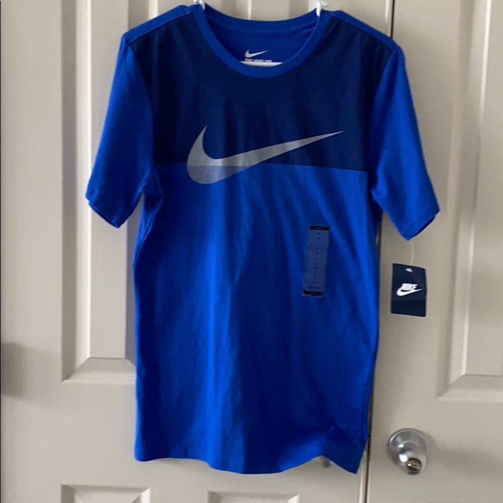 Men’s Nike shirt